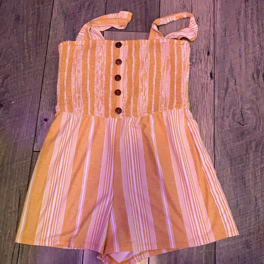 yellow and white romper, never been worn before - Picture 1 of 2